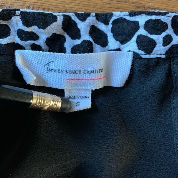 Vince Camuto Animal Print Apparel Sheer Blouses‎ - Picture 8 of 13